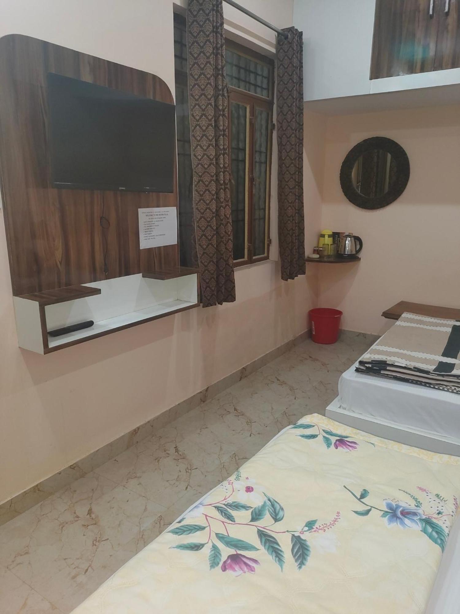 The Orchid Villa Homestay - Walkable Distance From Taj Mahal Agra  Extérieur photo